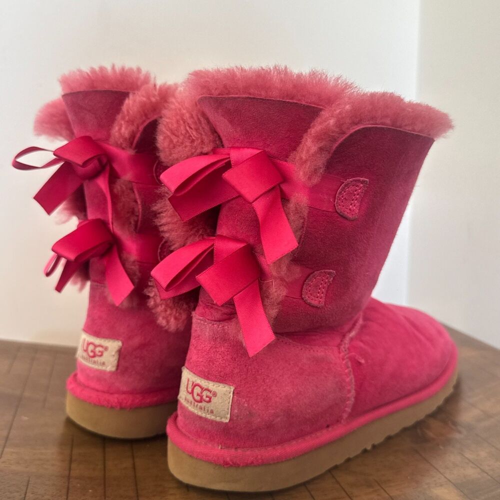 UGG Bailey Bow II Pink Sheepskin Suede Boots Womens US 5 Winter Cozy